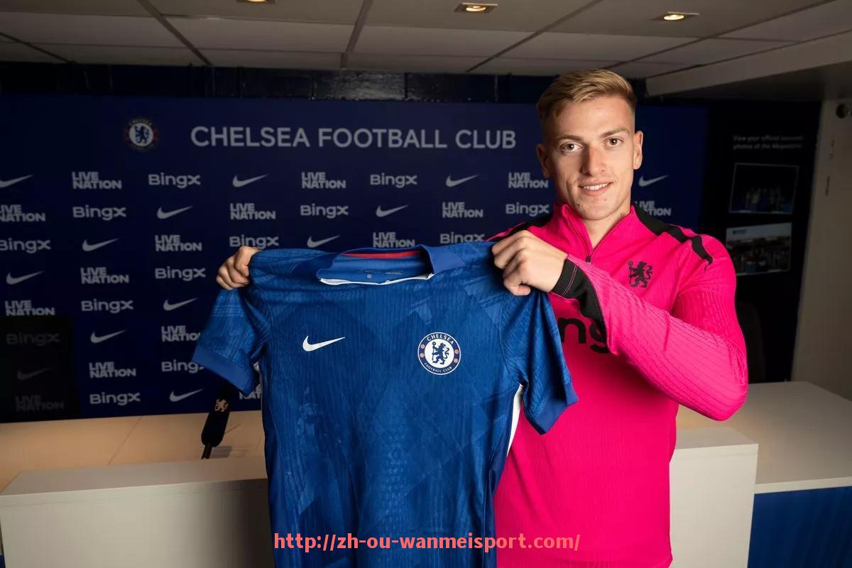 完美体育app-中国第一位英超球员的成长之路与职业生涯回顾